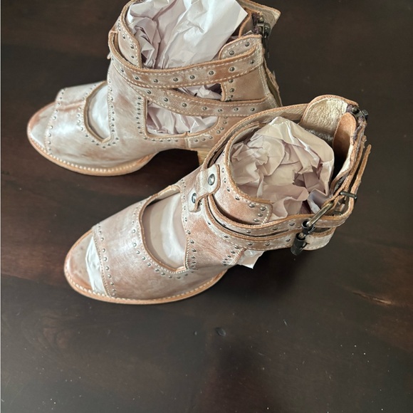 Freebird by Steven Tan Cosmic Sandals Size 9 - Picture 2 of 4